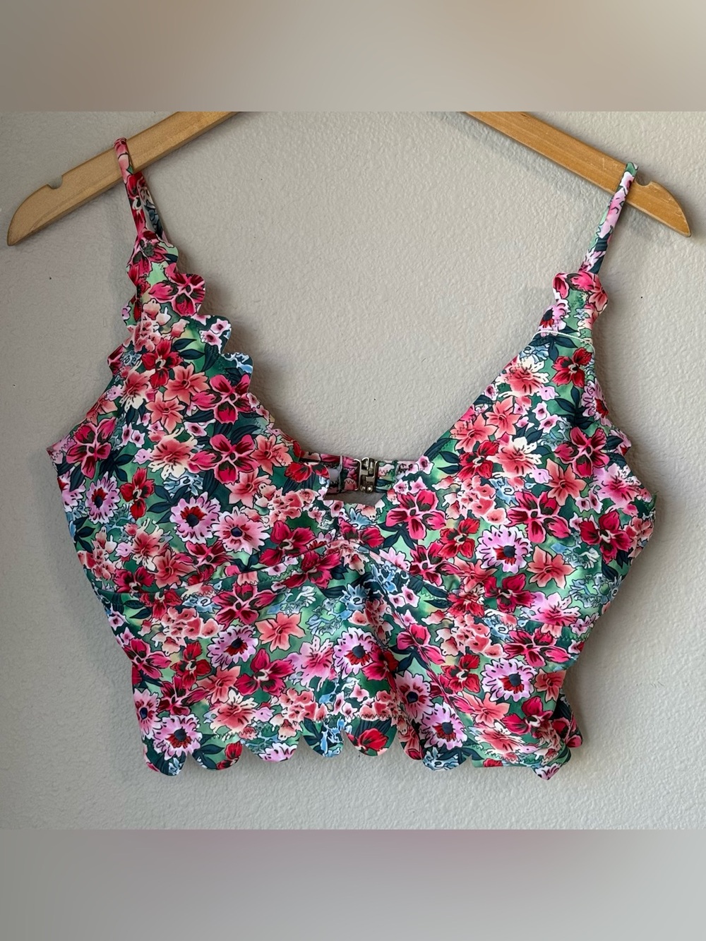 Beachsissi NWT Pink Floral Cropped Bikini Top Scalloped Hem Womens Size XL